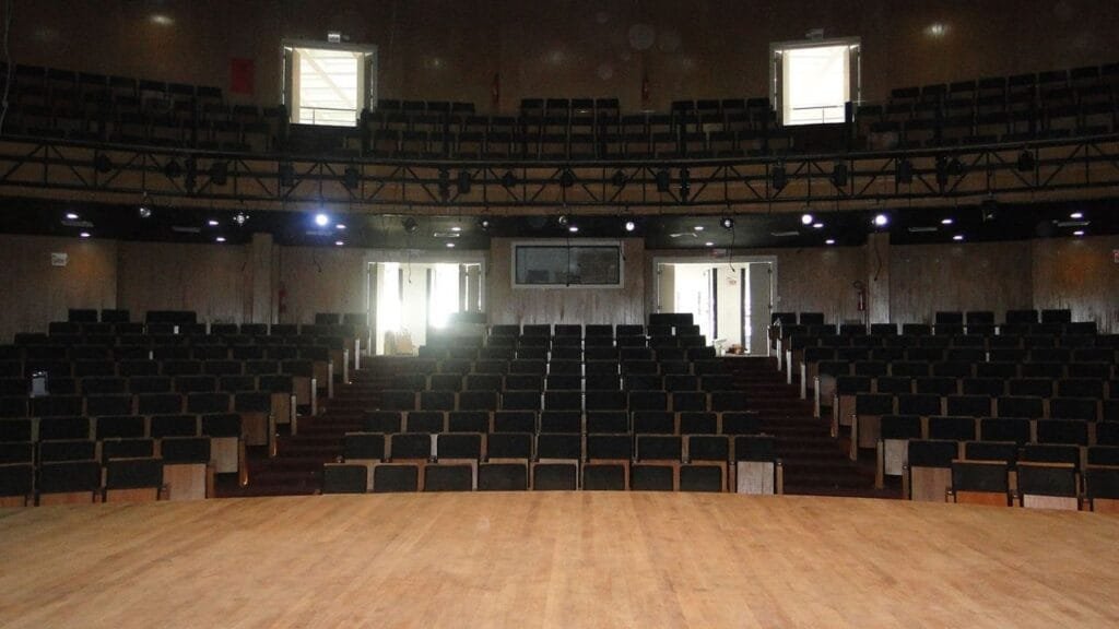 Chá das Cinco,teatro Balneário Camboriú,espetáculo gratuito