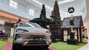 Natal do Catuaí Maringá sorteia BYD 0km e traz decoração interativa com brinquedos e visita ao Papai Noel