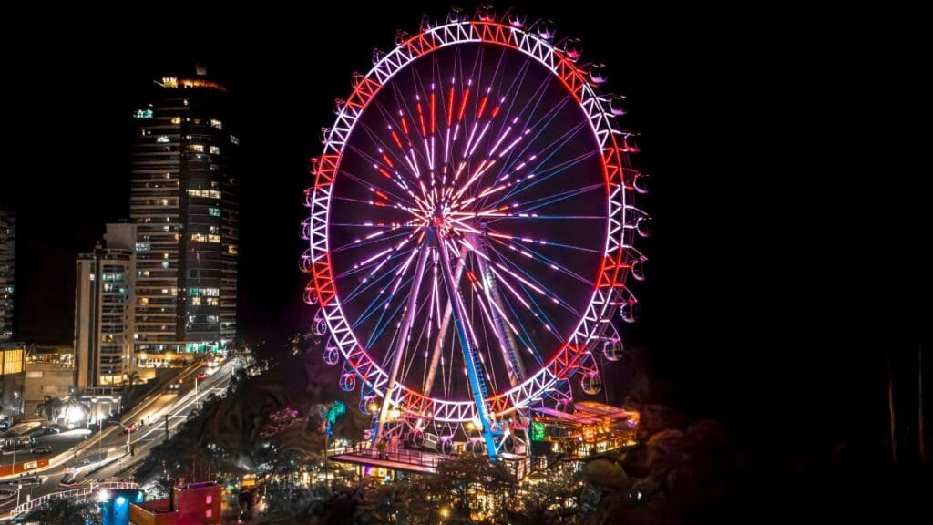 Papai Noel rapel,Roda FG Balneário Camboriú,evento de Natal Balneário Camboriú,rapel de Natal,espetáculo Roda FG