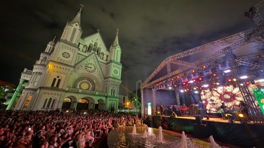 Padre Fábio de Melo em Itajaí,Natal Encanto Itajaí,show religioso Santa Catarina,evento natalino