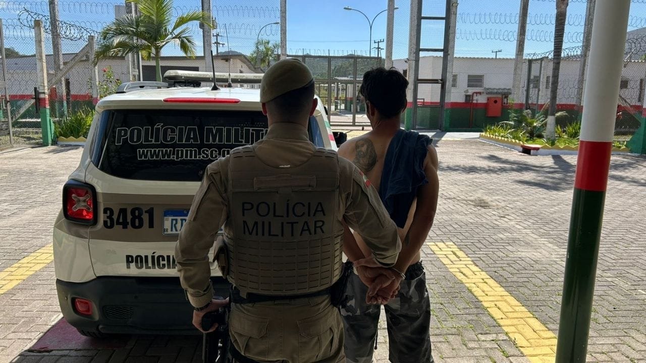 mandado de prisão em Camboriú,12º BPM,Polícia Militar de Santa Catarina,prisão por furto,crime de trânsito