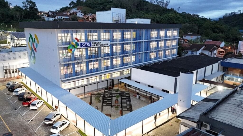 Ensino Médio com técnico,Escola SESI Brusque,Técnico em Informática,Dupla certificação,Educação tecnológica