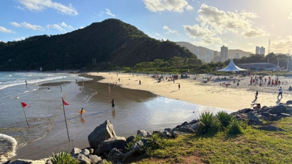 regras das praias Itajaí,fiscalização praia,verão em Itajaí,uso da faixa de areia