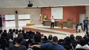 capoeira na educação,workshop capoeira,professores Itajaí,Secretaria de Educação,CREF,técnica pedagógica,esporte escolar,desenvolvimento motor,musicalidade,ensino municipal