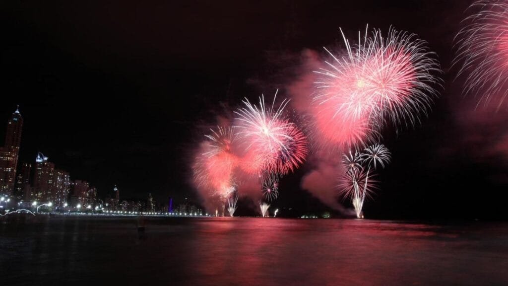 Réveillon Balneário Camboriú,regras Praia Central,segurança no Réveillon,uso da faixa de areia
