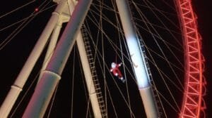 Papai Noel rapel,Roda FG Balneário Camboriú,evento de Natal Balneário Camboriú,rapel de Natal,espetáculo Roda FG