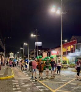Passeio Brunetti,Avenida Alfredo Brunetti,bairro Armação,Secretaria de Turismo,Susan Corrêa,evento cultural,gastronomia ao ar livre,economia local,atrações musicais,evento dominical