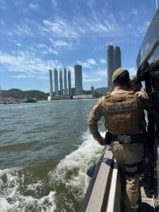 fiscalização embarcações,Balneário Camboriú operação,Polícia Militar SC