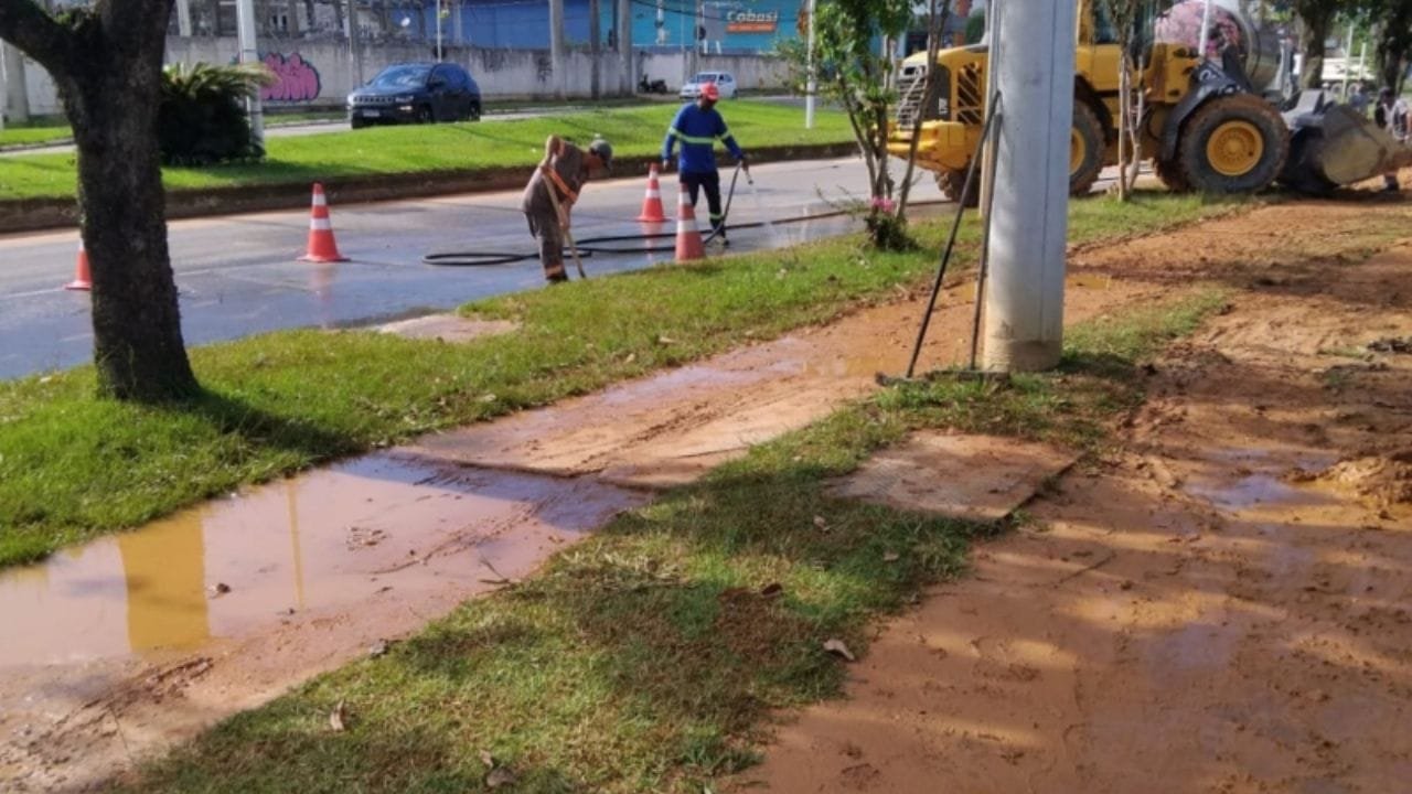 chuvas em Itajaí,limpeza urbana Itajaí,recuperação de vias,Secretaria de Obras Itajaí