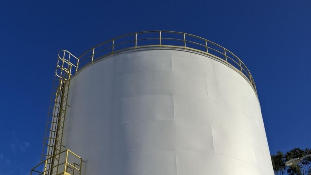 Camboriú,Águas de Camboriú,booster de água Camboriú,reservatório de água Camboriú,abastecimento de água Santa Catarina,Aegea SC,vazão de água Camboriú,sistema de abastecimento Camboriú,investimento em saneamento,água tratada Camboriú,Emasa Balneário Camboriú,fornecimento de água Camboriú,infraestrutura hídrica,distribuição de água,verão em Camboriú