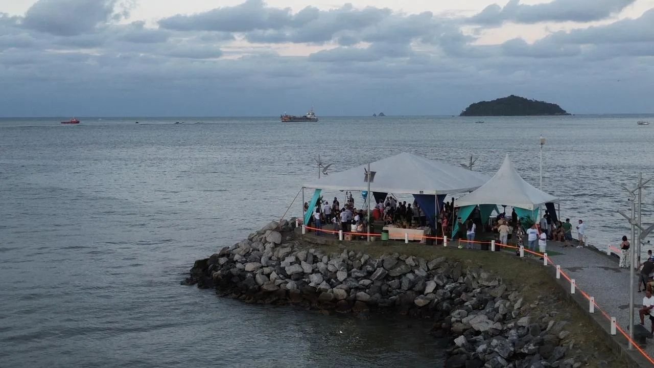 Balneário Piçarras,Praia Central,alargamento da praia,megaobra Balneário Piçarras,câmera de monitoramento,videomonitoramento 24h,Prefeitura de Balneário Piçarras,obras na orla,Fumpra,investimento público,faixa de areia,dragagem,litoral de Santa Catarina,obra na Praia Central,monitoramento de obras