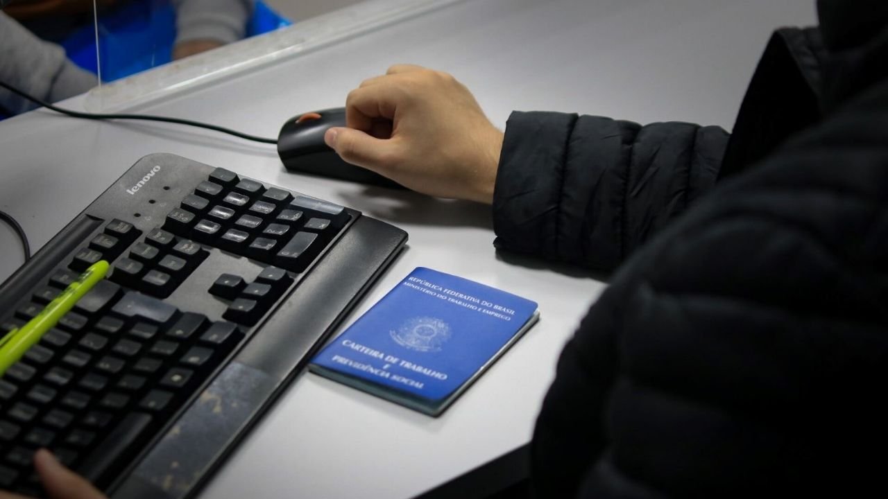 Sine Santa Catarina vagas,vagas de emprego SC,empregos em Santa Catarina,mercado de trabalho catarinense,oportunidades de emprego SC,vagas PCD Santa Catarina,Sine SC oportunidades,Portal Emprega Brasil SC,Governo de Santa Catarina emprego,economia aquecida SC,vagas por região SC,empregos indústria comércio serviços SC,vagas atualizadas Sine SC,políticas de emprego Santa Catarina,trabalho em Santa Catarina