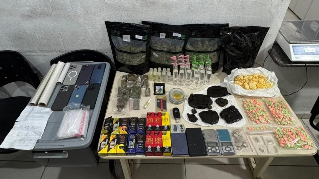 Polícia Militar de Santa Catarina,12º BPM,tráfico de drogas Santa Catarina,apreensão de arma de fogo,pistola Taurus G2C,munição 9mm,maconha apreendida,prisão por tráfico,bairro São Judas Tadeu,ocorrência policial SC,disparos de arma de fogo,Delegacia de Polícia SC,segurança pública Santa Catarina,ação policial SC,polícia militar apreensão