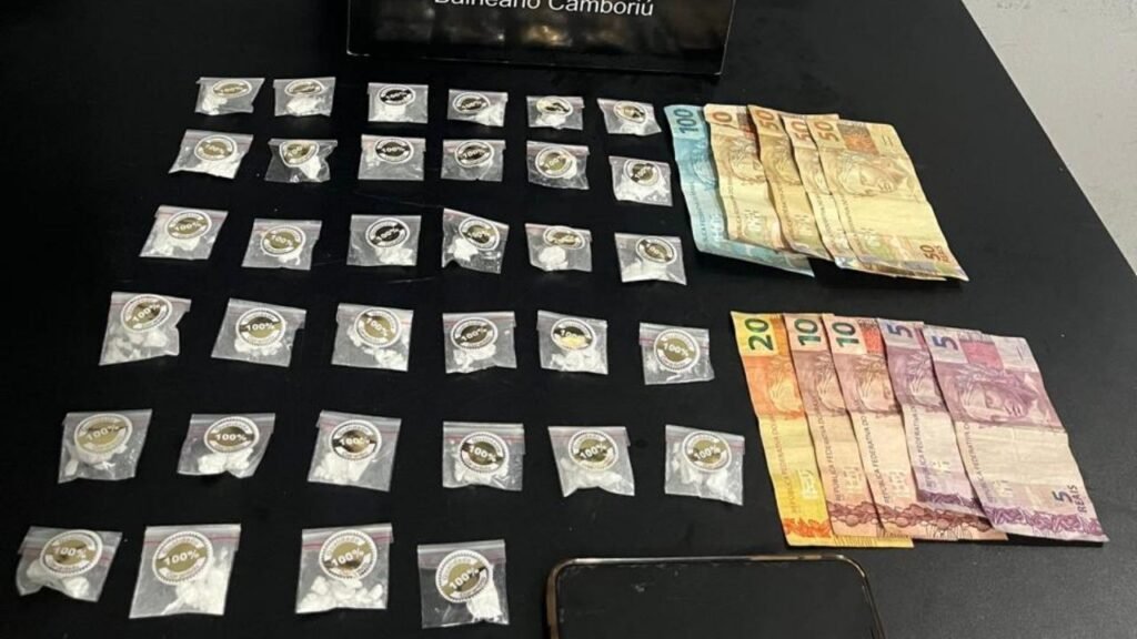 prisão em Camboriú,moto roubada Santa Catarina,tráfico de drogas SC,Polícia Militar