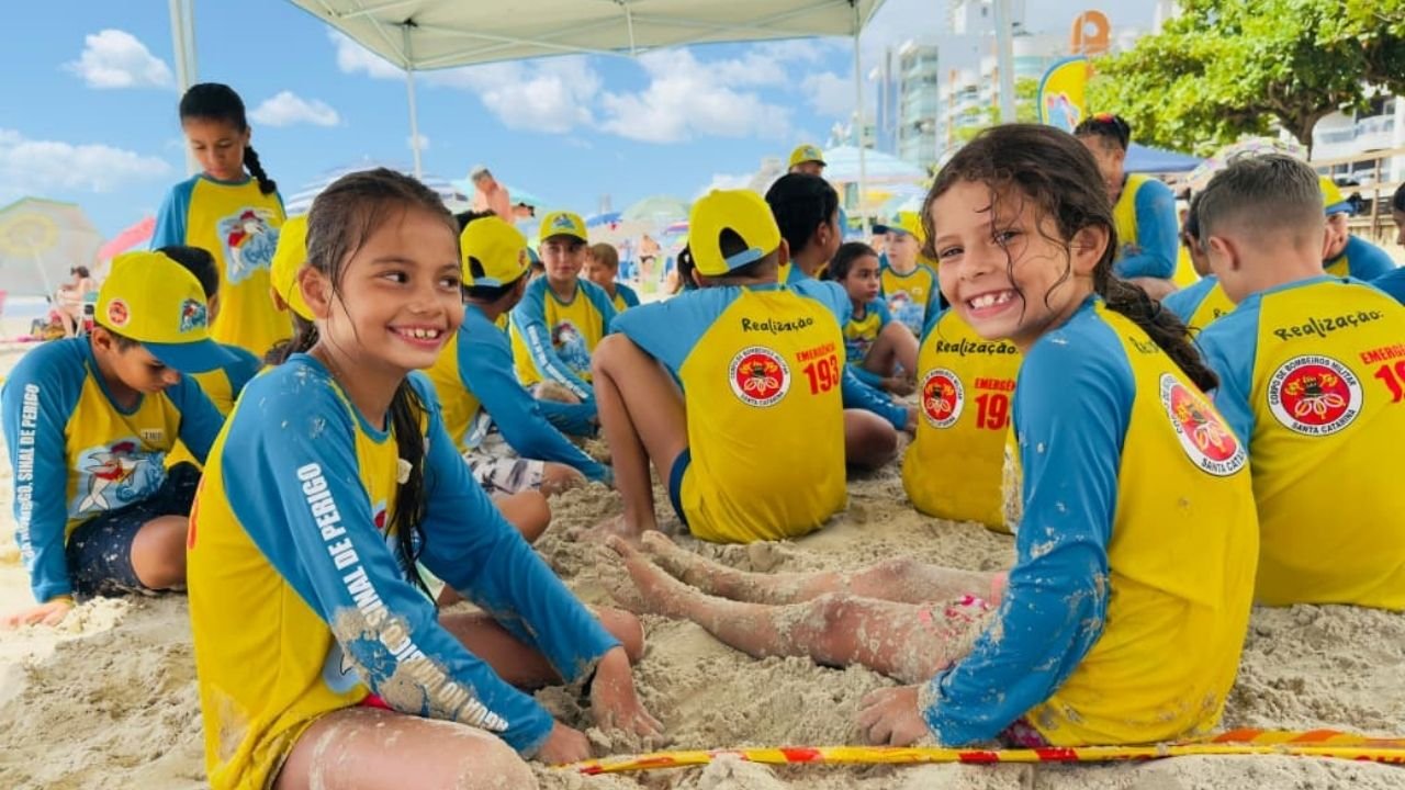 Projeto Golfinho Itapema,segurança aquática crianças,Corpo de Bombeiros Santa Catarina,prevenção de acidentes