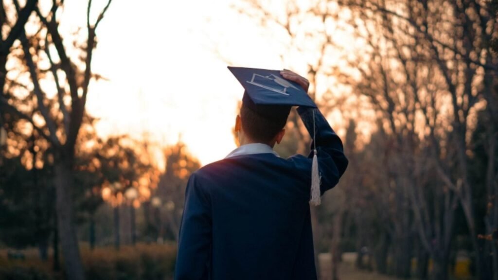auxílio estudante universitário Itajaí,Prefeitura de Itajaí educação,assistência social Itajaí,apoio financeiro universitários SC,auxílio mensalidade ensino superior,estudantes vulnerabilidade socioeconômica,Secretaria de Assistência Social Itajaí,benefício estudante Itajaí 2026,inscrição auxílio universitário SC,permanência no ensino superior,políticas públicas educação Itajaí,renda familiar per capita auxílio,serviço voluntário estudantes Itajaí,jornal oficial Itajaí,apoio ao universitário Santa Catarina