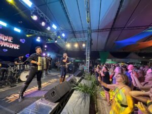 Arena Viva Verão Itapema,eventos de verão,turismo em Itapema,orla da Meia Praia