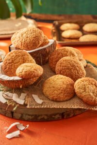 broa de coco,receita de broa de coco,como fazer broa de coco,maria maluca nordestina,bolo de rolo,receita de bolo de rolo,como fazer bolo de rolo,bolo de rolo tradicional,doce nordestino,sobremesa nordestina,culinária do Nordeste,receitas típicas do Nordeste,bolo de rolo com goiabada,lanche da tarde nordestino,receitas brasileiras tradicionais,doces regionais brasileiros