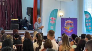 Indaial educação,abertura do ano letivo 2026,educação em Indaial,Astronave de Papel,Turma do Júnior,Programa Cultivar,Guarani Sport,educação lúdica,liderança educacional no Brasil,municípios de médio porte educação,educação em Santa Catarina,projetos educacionais,música na educação,Palhoça projetos educacionais,ranking educação VEJA Negócios