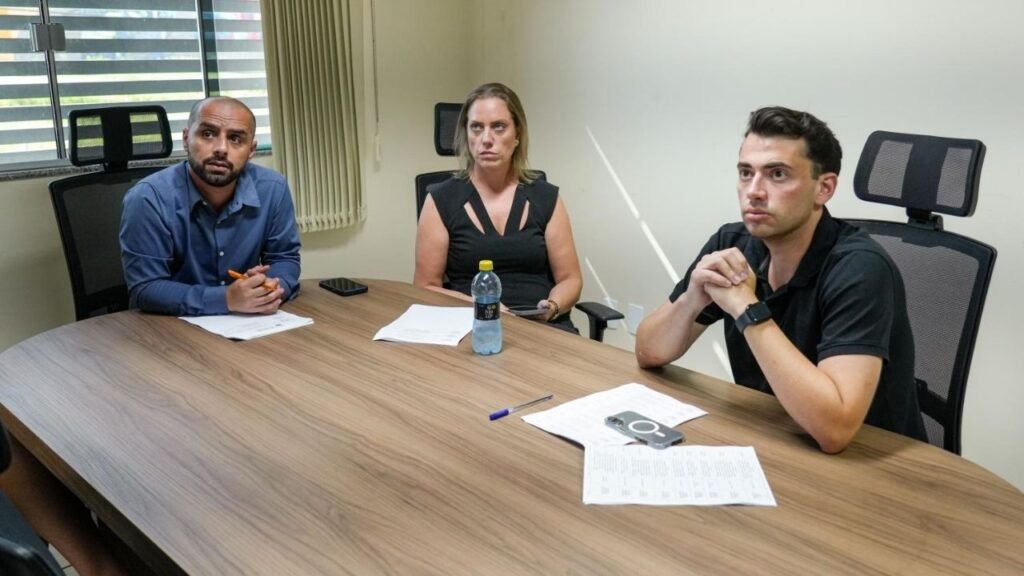 Comissão de Justiça e Redação,Câmara de Balneário Camboriú,projetos de lei Balneário Camboriú,Legislativo municipal SC,reuniões ordinárias Câmara BC,pareceres legislativos,tramitação de projetos de lei,política municipal Balneário Camboriú,comissões permanentes Câmara,projetos aprovados CJR,emendas legislativas,calendário oficial Balneário Camboriú,programas municipais SC,votação em plenário Câmara BC,legislação municipal Santa Catarina