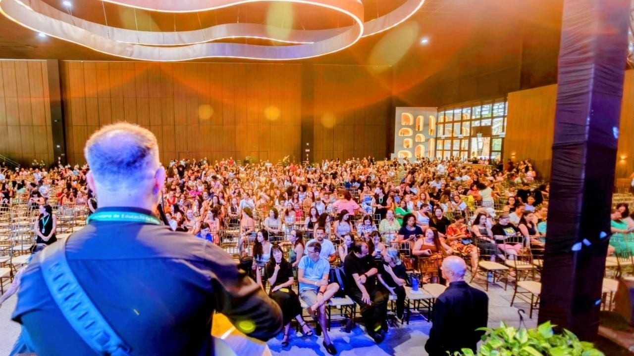 Prefeitura de Camboriú,ano letivo 2026,Secretaria de Educação,profissionais da educação,Rossandro Klinjey,educação municipal,acolhimento educacional,saúde emocional,rede municipal de ensino