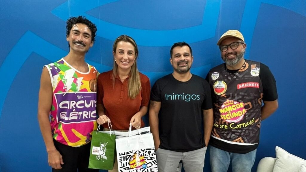 Carnaval de blocos Balneário Camboriú,Liga Carnavalesca de Balneário Camboriú,Avenida Atlântica Carnaval,prefeita Juliana Pavan,Prefeitura de Balneário Camboriú,carnaval de rua Santa Catarina,desfiles de blocos SC,turismo de eventos Balneário Camboriú,calendário cultural Balneário Camboriú,carnaval tradicional SC,blocos de carnaval litoral catarinense,festa popular Balneário Camboriú,economia do carnaval SC,carnaval na Avenida Atlântica,identidade cultural Balneário Camboriú