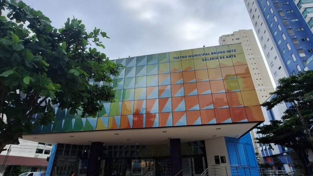 Plano Municipal de Cultura,PMC Balneário Camboriú,Fundação Cultural de Balneário Camboriú,Encontrão da Cultura,Teatro Municipal Bruno Nitz,política cultural municipal,participação da comunidade na cultura,Conselho Municipal de Política Cultural,cultura em Balneário Camboriú,reuniões culturais,planejamento cultural,eventos culturais gratuitos,cultura alimentar,artesanato e patrimônio,gestão cultural em Santa Catarina