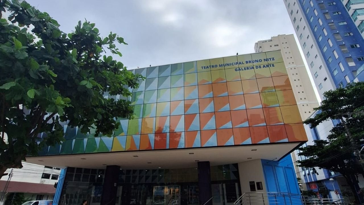 Plano Municipal de Cultura,PMC Balneário Camboriú,Fundação Cultural de Balneário Camboriú,Encontrão da Cultura,Teatro Municipal Bruno Nitz,política cultural municipal,participação da comunidade na cultura,Conselho Municipal de Política Cultural,cultura em Balneário Camboriú,reuniões culturais,planejamento cultural,eventos culturais gratuitos,cultura alimentar,artesanato e patrimônio,gestão cultural em Santa Catarina