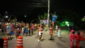 Bloco Cozalinda,Carnaval de Porto Belo,Carnaval de rua em Porto Belo,Píer Turístico de Porto Belo,Carnaval em Santa Catarina,bloco carnavalesco Porto Belo,charanga de Carnaval,marchinhas de Carnaval,Serginho Almeida show,evento gratuito Carnaval,cultura popular catarinense,Carnaval no litoral catarinense,bloco tradicional de rua,turismo em Porto Belo,economia criativa Carnaval