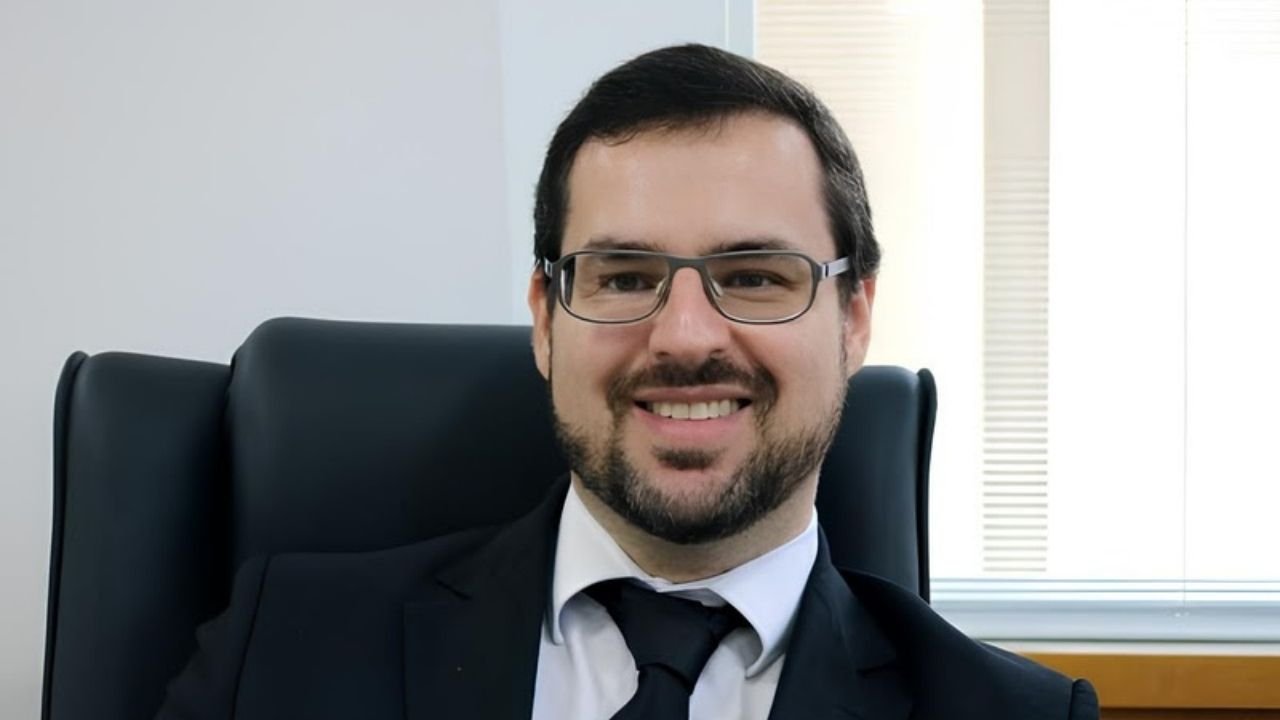 Tatiana Coelho de Sampaio,UFRJ,avanço científico brasileiro,neurociência no Brasil,regeneração nervosa,medicina regenerativa,pessoas com deficiência,inclusão social,direitos das pessoas com deficiência,mulheres na ciência,pesquisa científica brasileira,André Naves,Defensoria Pública Federal,ciência e inclusão,políticas públicas de ciência