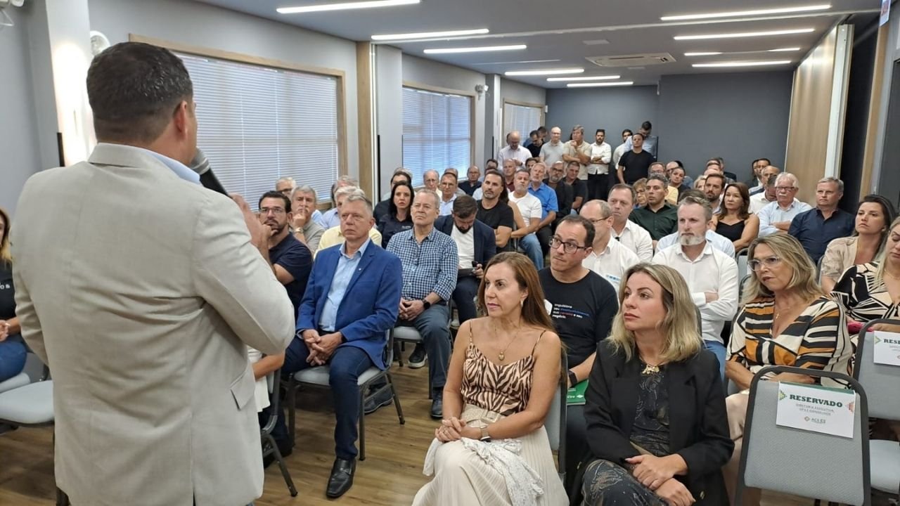 investimentos em Itajaí,obras estratégicas Itajaí,corredor Jorge Lacerda Antônio Heil,ligação Praia Brava BR-101,píer Marejada Itajaí,moradias populares Itajaí,saneamento em Itajaí,abastecimento de água Itajaí,segurança pública Itajaí,redução de homicídios Itajaí,Associação Empresarial de Itajaí ACII,crescimento econômico Itajaí,PPPs em Itajaí,infraestrutura Santa Catarina,desenvolvimento urbano Itajaí,gestão municipal Itajaí