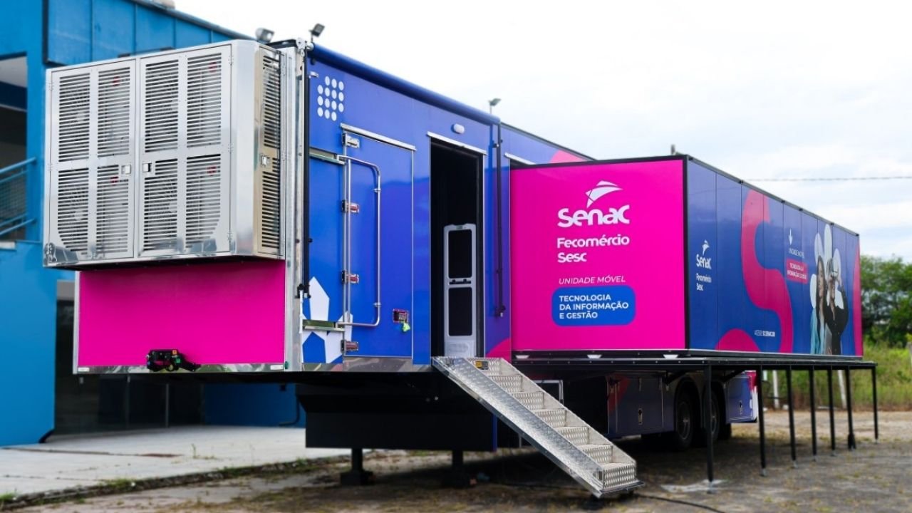 Senac Santa Catarina,unidade móvel de Tecnologia,unidade móvel Senac SC,capacitação em TI,cursos de tecnologia em Santa Catarina,laboratório móvel de tecnologia,qualificação profissional Senac,educação profissional em Santa Catarina,carreta tecnológica Senac,cursos de programação SC,inovação educacional,tecnologia itinerante,Senac TI,cursos de informática Santa Catarina,inclusão digital,formação em tecnologia SC