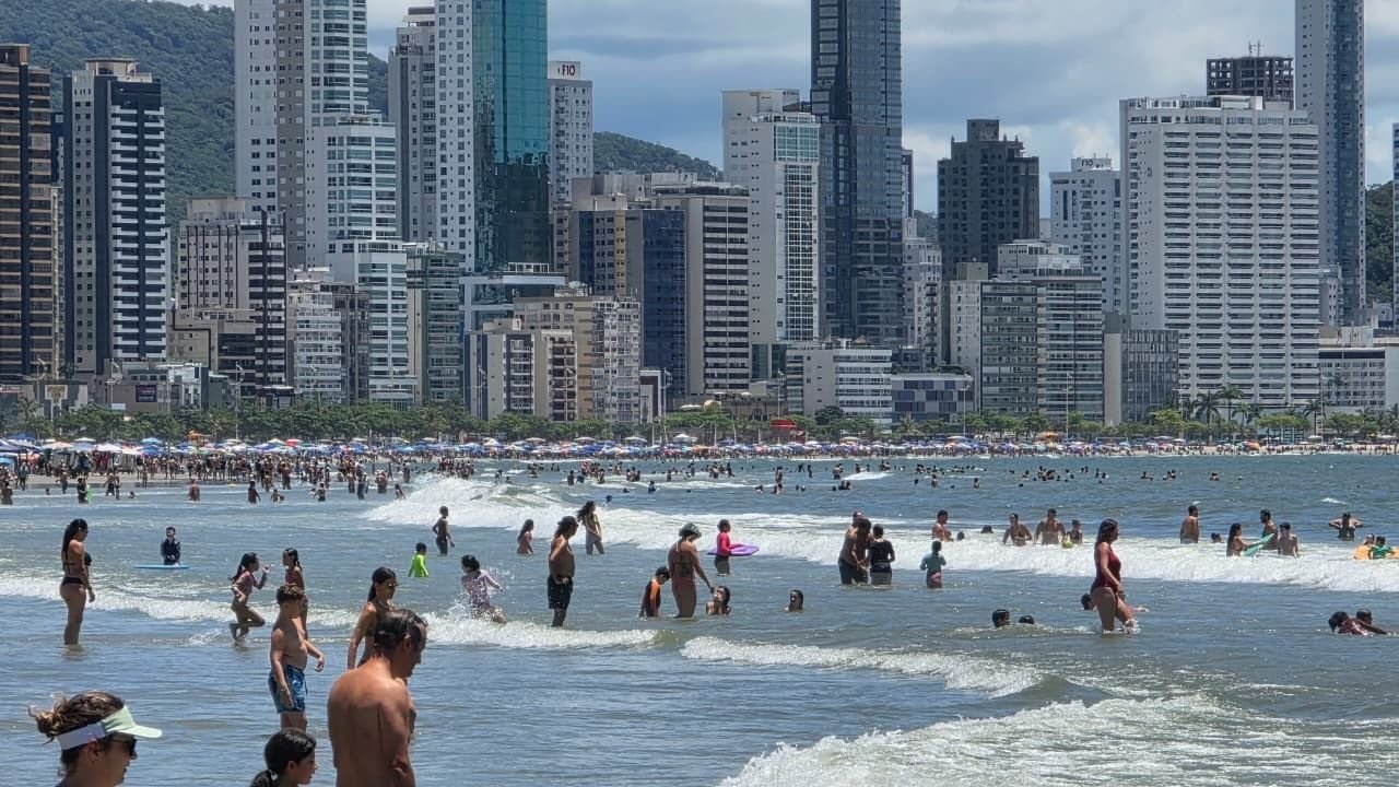 Praia Central Balneário Camboriú,balneabilidade Praia Central,IMA balneabilidade,Instituto do Meio Ambiente de Santa Catarina,Praia Central própria para banho,balneabilidade Carnaval,praias próprias para banho em Balneário Camboriú,Emasa Balneário Camboriú,saneamento em Balneário Camboriú,qualidade da água Praia Central,relatório IMA Balneário Camboriú,balneabilidade Santa Catarina,praias de Santa Catarina próprias para banho,Pontal Norte balneabilidade,temporada de verão Balneário Camboriú