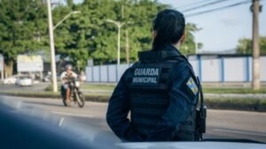 Guarda Municipal de Itajaí,GMI Itajaí,segurança na volta às aulas,orientações de segurança escolar,prevenção no trajeto escolar,segurança para estudantes em Itajaí,policiamento escolar Itajaí,cuidados com crianças nas ruas,volta às aulas Itajaí 2026,segurança pública em Itajaí,dicas de segurança para adolescentes,atuação da Guarda Municipal,Polícia Militar Itajaí,proteção de estudantes Santa Catarina,segurança no ponto de ônibus