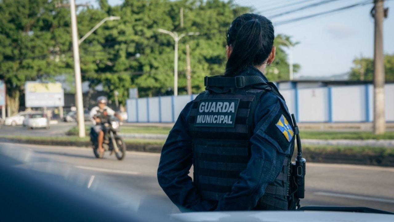 Guarda Municipal de Itajaí,GMI Itajaí,segurança na volta às aulas,orientações de segurança escolar,prevenção no trajeto escolar,segurança para estudantes em Itajaí,policiamento escolar Itajaí,cuidados com crianças nas ruas,volta às aulas Itajaí 2026,segurança pública em Itajaí,dicas de segurança para adolescentes,atuação da Guarda Municipal,Polícia Militar Itajaí,proteção de estudantes Santa Catarina,segurança no ponto de ônibus