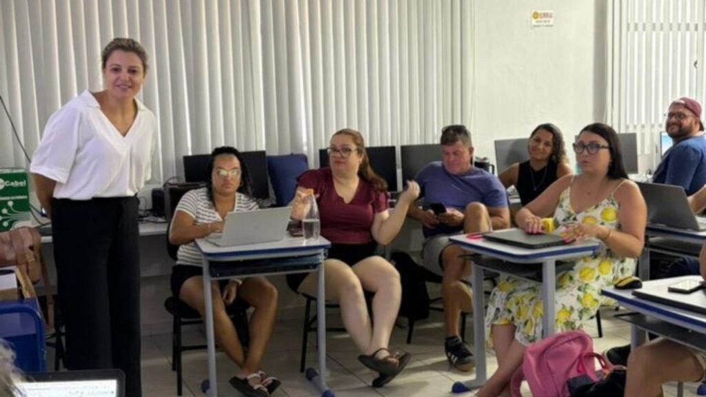 Porto Belo,capacitação em Inteligência Artificial,Inteligência Artificial na educação,professores da Rede Municipal,Secretaria Municipal de Educação de Porto Belo,SEBRAE,formação de professores em IA,IA generativa na escola,Base Nacional Comum Curricular,BNCC competências digitais,tecnologia no ensino fundamental,inovação educacional em Porto Belo,uso ético da Inteligência Artificial,ferramentas de IA para professores,planos de aula com IA,automação de tarefas pedagógicas,educação pública em Porto Belo