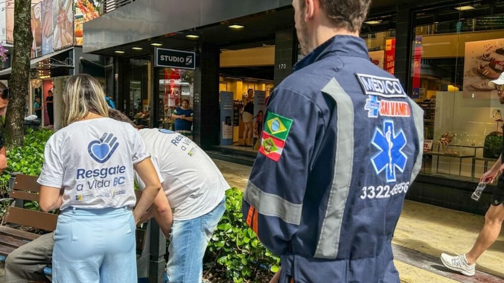 Balneário Camboriú,internação involuntária em Balneário Camboriú,Resgate a Vida BC,Prefeitura de Balneário Camboriú,Secretaria de Assistência Social de Balneário Camboriú,Ministério Público de Santa Catarina,situação de rua em Balneário Camboriú,internação psiquiátrica involuntária,política pública para dependência química,uso de crack,acolhimento social em SC,hospital psiquiátrico em Balneário Camboriú,vulnerabilidade social extrema,ações sociais em Balneário Camboriú,saúde mental em Santa Catarina,abordagem social Avenida Atlântica