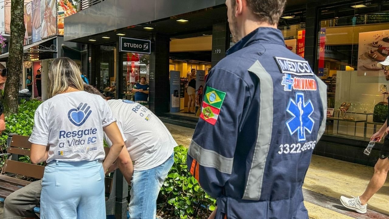 Balneário Camboriú,internação involuntária em Balneário Camboriú,Resgate a Vida BC,Prefeitura de Balneário Camboriú,Secretaria de Assistência Social de Balneário Camboriú,Ministério Público de Santa Catarina,situação de rua em Balneário Camboriú,internação psiquiátrica involuntária,política pública para dependência química,uso de crack,acolhimento social em SC,hospital psiquiátrico em Balneário Camboriú,vulnerabilidade social extrema,ações sociais em Balneário Camboriú,saúde mental em Santa Catarina,abordagem social Avenida Atlântica
