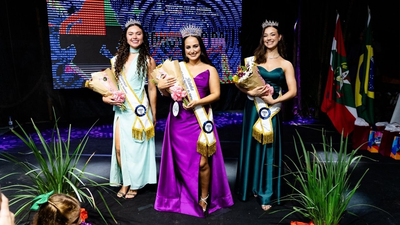 Penha,Festa Nacional do Marisco,26ª Festa Nacional do Marisco,Rainha da Festa do Marisco,Dainá Silva,realeza da Festa do Marisco,concurso da realeza em Penha,Secretaria de Turismo de Penha,evento tradicional em Penha,Kartódromo Beto Carrero,turismo em Penha SC,gastronomia em Penha,marisco em Penha,calendário cultural de Penha,festa típica em Santa Catarina,evento gratuito em Penha