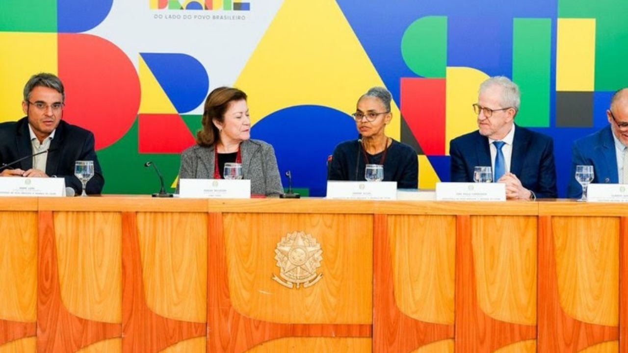 Amazônia,desmatamento na Amazônia,queda do desmatamento 2026,Inpe,Sistema Deter,Amazônia Legal,Cerrado desmatamento,Ministério do Meio Ambiente,MMA,Ibama fiscalização,ICMBio,Fundo Amazônia,Pantanal desmatamento,combate ao desmatamento no Brasil,desmatamento zero até 2030,agronegócio e meio ambiente,Prodes Inpe,políticas ambientais do governo federal