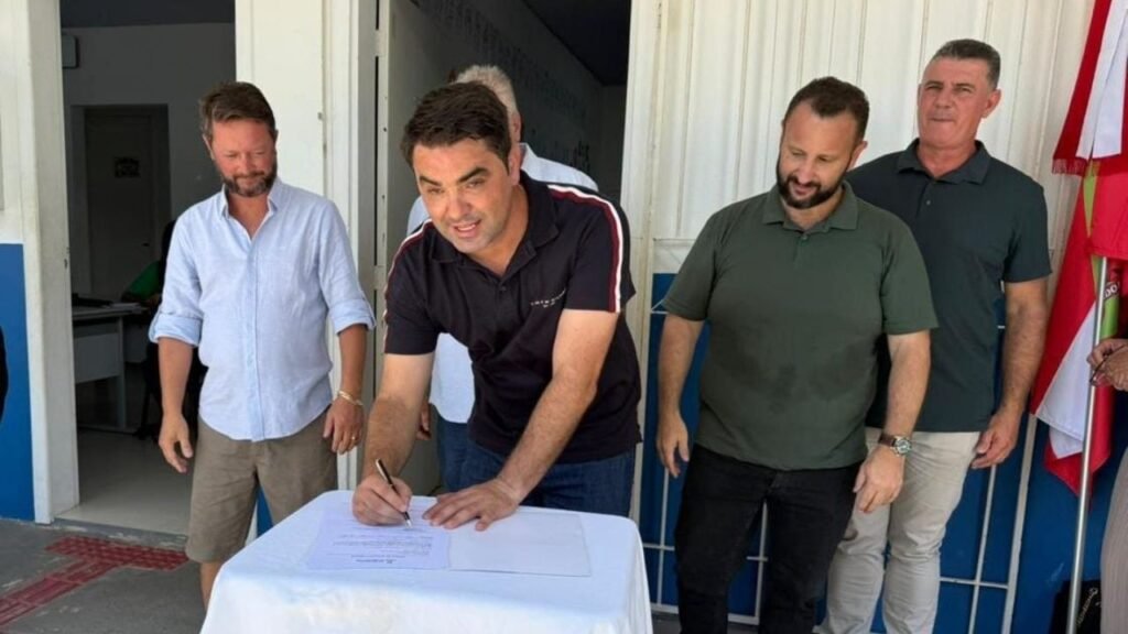 Escola em Tempo Integral Professora Maria Inez de Oliveira,Prefeitura de Itapema,Itapema educação,Bairro Ilhota Itapema,escola em tempo integral Itapema,ensino fundamental Itapema,inauguração de escola Itapema,nova escola Itapema 2026,ordem de serviço quadra escolar,investimento em educação Itapema,educação pública em Santa Catarina,estrutura escolar Itapema,projeto pedagógico integral,educação municipal Itapema,escola pública Bairro Ilhota,Maria Inez de Oliveira Itapema