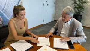 Balneário Camboriú energia elétrica,Celesc Balneário Camboriú,nova subestação Celesc,falhas no abastecimento Balneário Camboriú,prefeita Juliana Pavan Celesc,reunião em Florianópolis energia,distribuição de energia Santa Catarina,queda de energia Balneário Camboriú,infraestrutura elétrica SC,grupo de trabalho Celesc prefeitura,ampliação rede elétrica Balneário Camboriú,Cosip Balneário Camboriú,problemas energia comércio BC,investimentos Celesc Santa Catarina,fornecimento de energia litoral SC