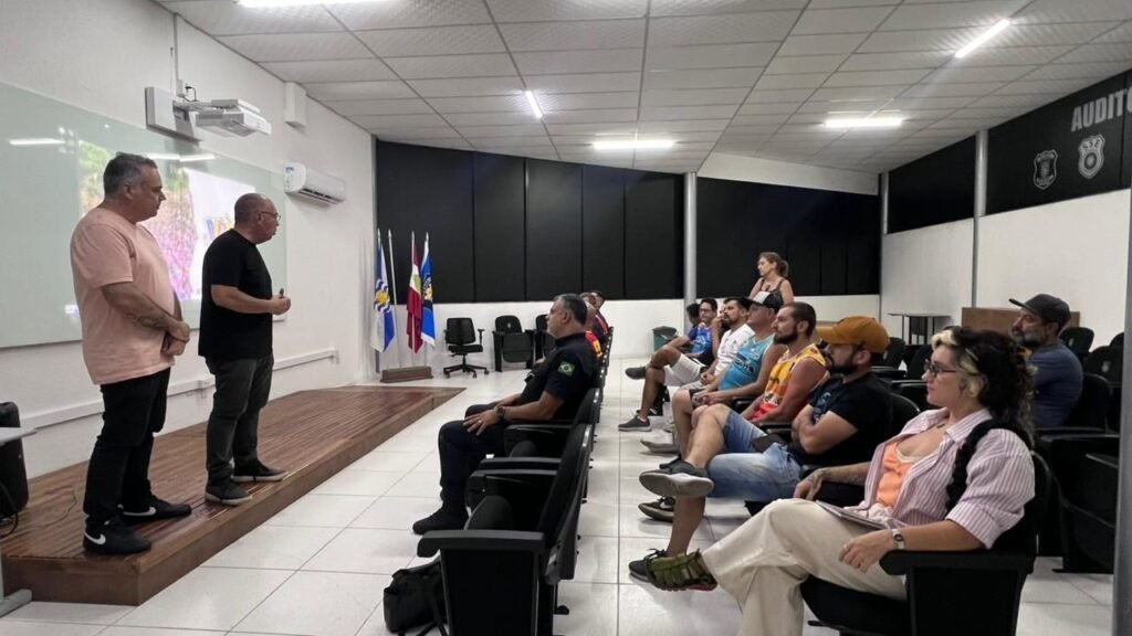 Carnaval Balneário Camboriú 2026,Viva Folia BC programação,Liga Carnavalesca BC reunião,segurança Carnaval BC,blocos Avenida Atlântica,Corpo de Bombeiros SC Carnaval,planejamento Carnaval Balneário Camboriú,desfiles Praça Almirante Tamandaré,Secretaria de Segurança BC,BC Trânsito operação Carnaval,organização blocos BC,evento turístico Balneário Camboriú,horários desfiles Carnaval BC,dispersão blocos segurança,festa segura litoral SC