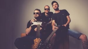 Circo do Rock Abracadabra,banda Circo do Rock Indaial,novo single Abracadabra 2026,álbum Meduza Circo do Rock,rock catarinense autoral,lançamento musical Santa Catarina,banda de Indaial SC,música independente brasileira,Lei Aldir Blanc banda SC,Ao Vivo no Morro da Pedreira,Operação Kitnet single,Não Pode Chover o Tempo Todo O Corvo,Movimentos Noturnos música,rock independente 2026,lançamento álbum Meduza