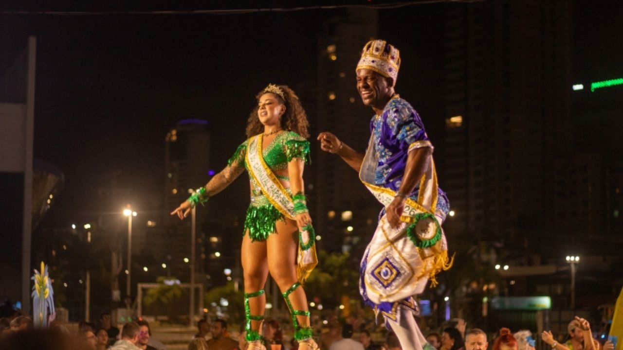 Carnaval Papa-Siri 2026,Carnaval em Itajaí,programação Carnaval Itajaí,desfile na Beira Rio Itajaí,Melhor Idade Carnaval,Baile da Melhor Idade Itajaí,Rei e Rainha da Melhor Idade,Escola de Samba Estrela do Mar,Navegantes Carnaval,shows nacionais Carnaval Itajaí,Vila do Carnaval Papa-Siri,Avenida Ministro Victor Konder desfile,blocos carnavalescos Itajaí,festa popular Santa Catarina,atrações Carnaval 2026 SC