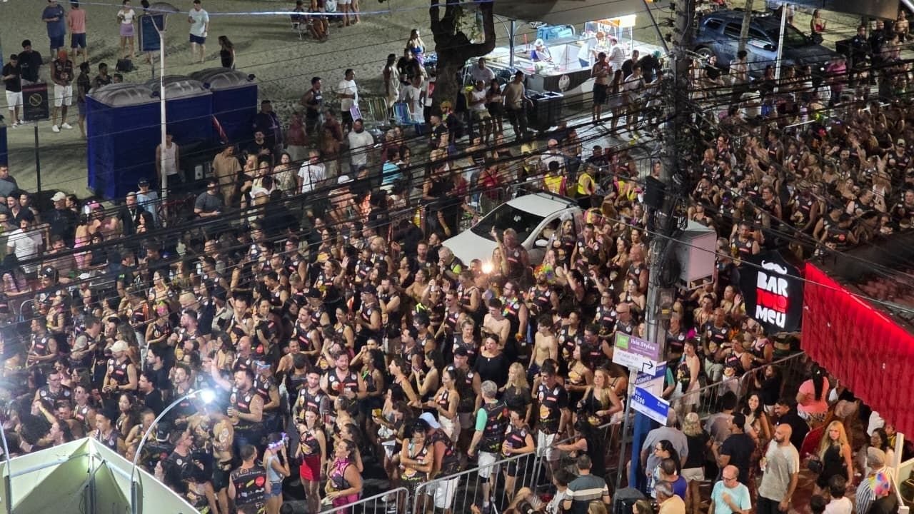 Viva Folia BC 2026,Carnaval em Balneário Camboriú,programação Carnaval BC,desfile na Avenida Atlântica,blocos de Carnaval BC,charangas Balneário Camboriú,shows Carnaval Santa Catarina,Carnaval na orla BC,evento turístico Balneário Camboriú,Carnaval no Sul do Brasil,programação infantil Carnaval BC,palcos Carnaval BC 2026,festa popular Santa Catarina,turistas no Carnaval BC,agenda Viva Folia BC