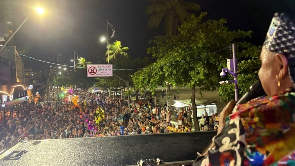 Viva Folia BC 2026,Carnaval em Balneário Camboriú,desfile na Avenida Atlântica,blocos de Carnaval BC,programação Carnaval BC 2026,Carnaval na orla de Balneário Camboriú,festa popular Santa Catarina,Liga Carnavalesca de Balneário Camboriú,Secretaria de Turismo BC,evento turístico no Sul do Brasil,charangas nos bairros BC,programação infantil Carnaval BC,shows Carnaval Balneário Camboriú,interdição Avenida Atlântica Carnaval,agenda Viva Folia BC