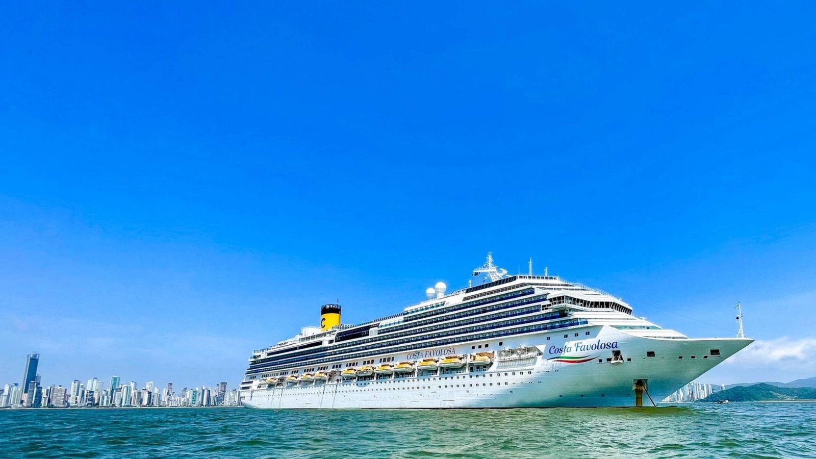 Costa Favolosa Balneário Camboriú,navio Costa Favolosa BC,cruzeiros em Balneário Camboriú 2026,temporada de cruzeiros 2025/2026,Terminal Portuário Atracadouro Barra Sul,MSC Preziosa Balneário Camboriú,Silver Whisper BC,turismo marítimo Santa Catarina,escalas de navios em BC,Costa Cruzeiros Balneário Camboriú,MSC Cruzeiros Santa Catarina,Silversea Cruises Brasil,porto de Balneário Camboriú cruzeiros,navios de cruzeiro em Santa Catarina,calendário de cruzeiros BC