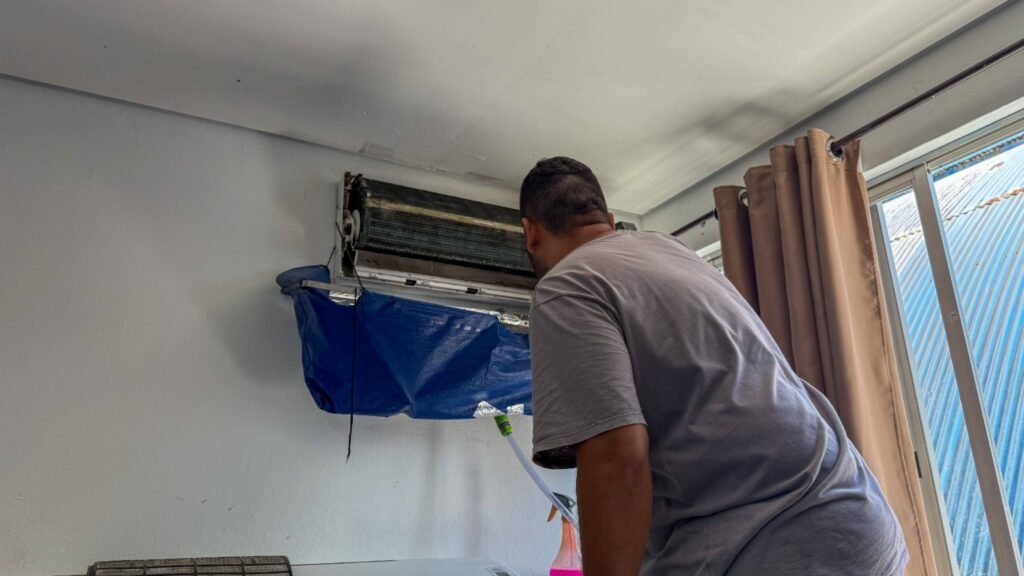 Balneário Camboriú educação,manutenção ar-condicionado escolas,rede municipal de ensino Balneário Camboriú,manutenção escolas Carnaval,NEIs Balneário Camboriú,CEMs Balneário Camboriú,infraestrutura escolar BC,retorno às aulas Balneário Camboriú,Secretaria de Educação Balneário Camboriú,mutirão de manutenção escolas,climatização escolas municipais,conforto térmico alunos,investimento em educação BC,melhorias escolas Balneário Camboriú,serviços de manutenção escolar