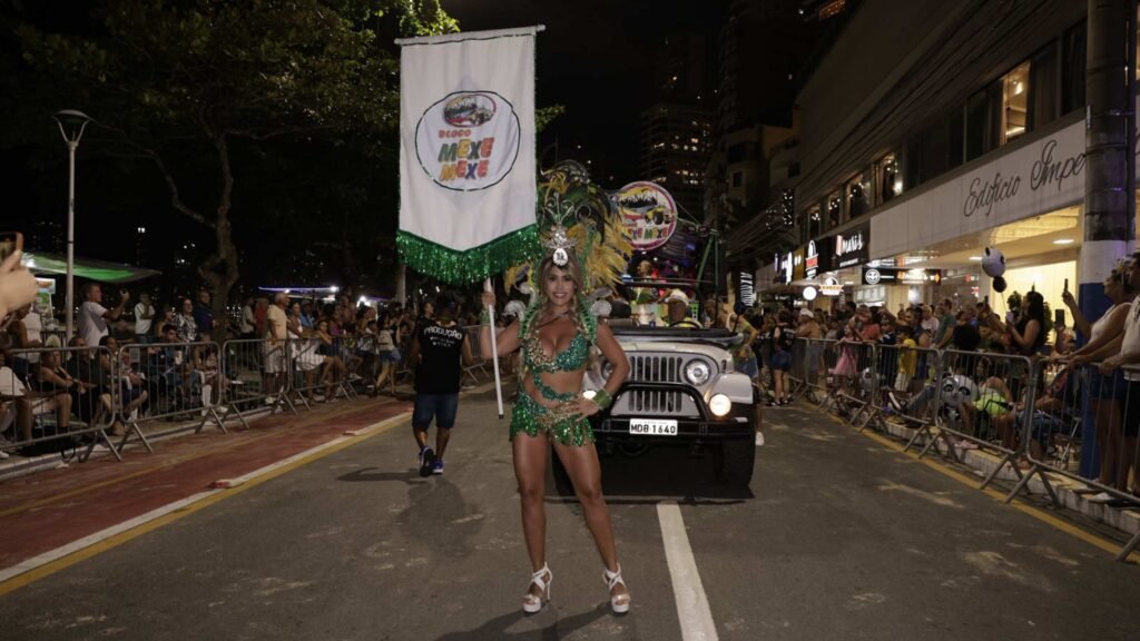 Viva Folia BC 2026,Carnaval Balneário Camboriú 2026,desfiles de blocos BC,Avenida Atlântica Carnaval,Prefeitura de Balneário Camboriú,Secretaria de Turismo BC,Liga Carnavalesca Balneário Camboriú,blocos de Carnaval BC,turismo em Balneário Camboriú Carnaval,programação Carnaval BC 2026,evento turístico Balneário Camboriú,segurança no Carnaval BC,foliões na Avenida Atlântica,calendário de eventos BC,Carnaval litoral de Santa Catarina